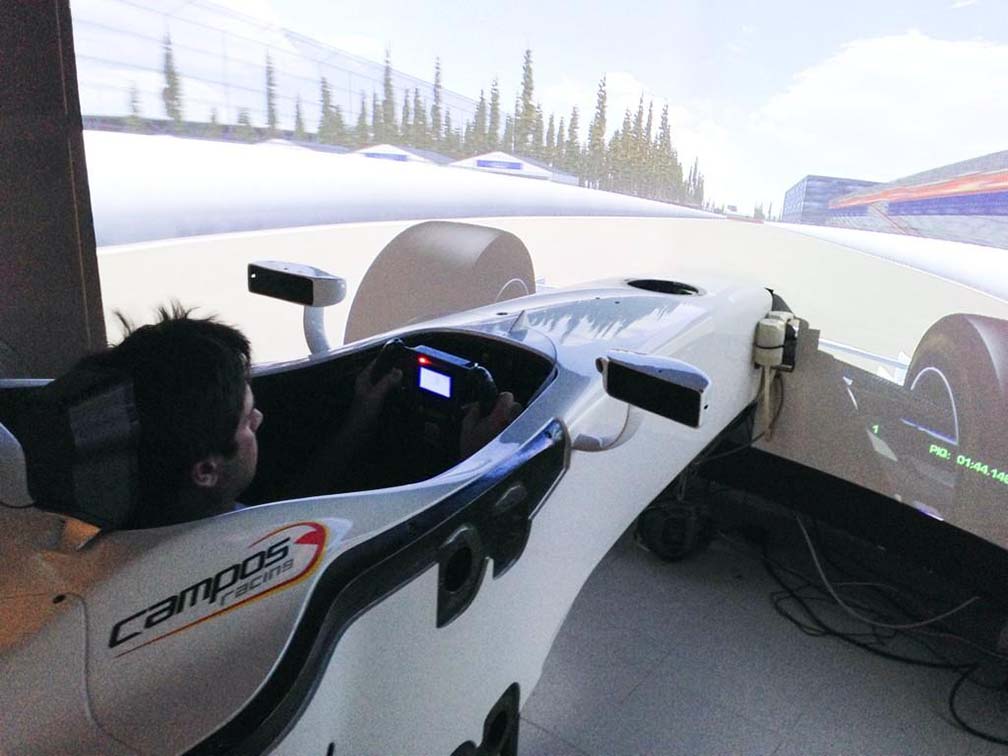 Video: Nelson Piquet (h) prueba nuestra versión de Beijing para Fórmula E en el simulador de China Racing